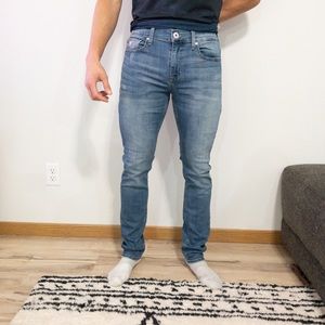 Original Guess Men’s Mid-Rise Slim Fit Tapered Leg Jean NWOT